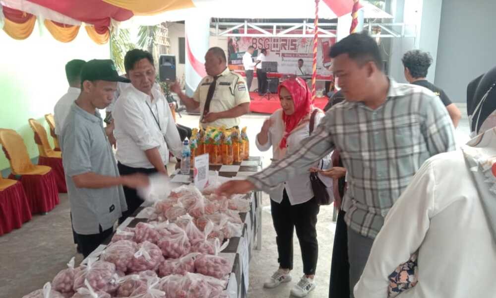 28 Kegiatan Bazar UMKM dan Sembako Murah ini bertujuan untuk memperkenalkan BSG QRIS kepada masyarakat dan mendukung pertumbuhan puluhan UMKM binaan unggulan